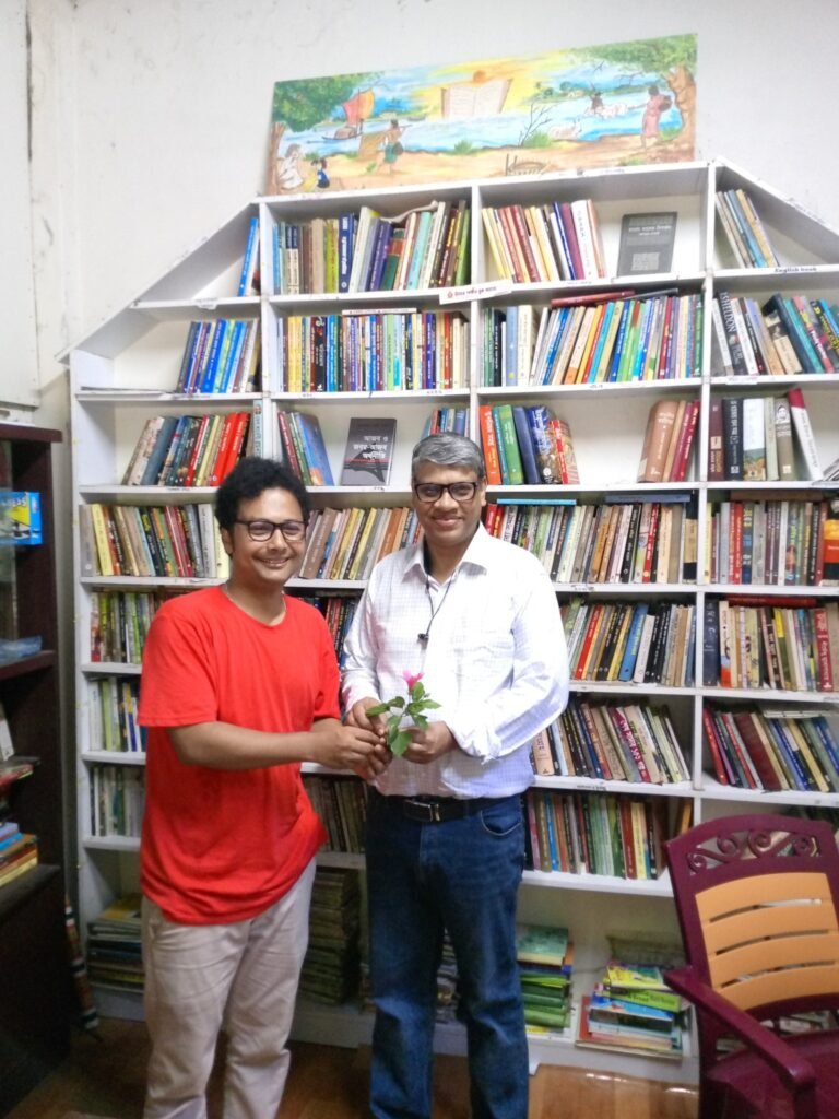 ডা. আহমেদ হেলাল কে ফুলের শুভেচ্ছা