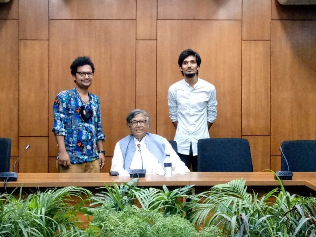 বিশ্বসাহিত্যকেন্দ্রের প্রতিষ্ঠাতা অধ্যাপক আব্দুল্লাহ আবু সায়ীদ এর সঙ্গে