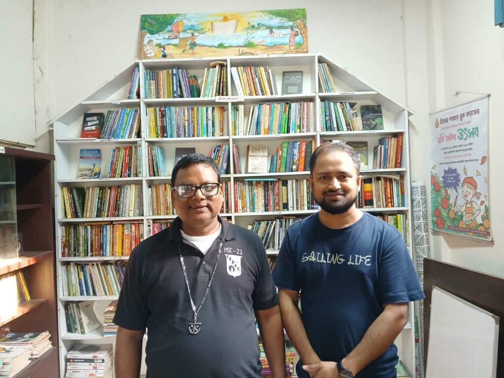 শ্রদ্ধেয় ব্রাদার প্রদীপ লুইস এর সঙ্গে চাঁদের পাহাড়ের সহসভাপতি মো. আল হাসান